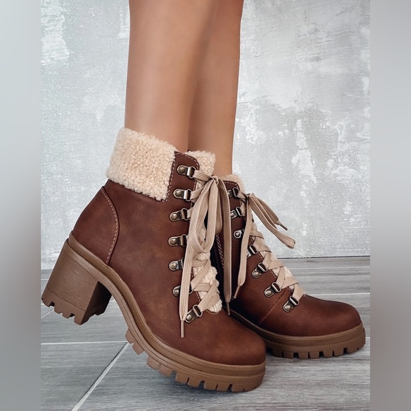 NWOT Fur Lined Leather Brown Heeled Chunky Platform Booties - Picture 6 of 6